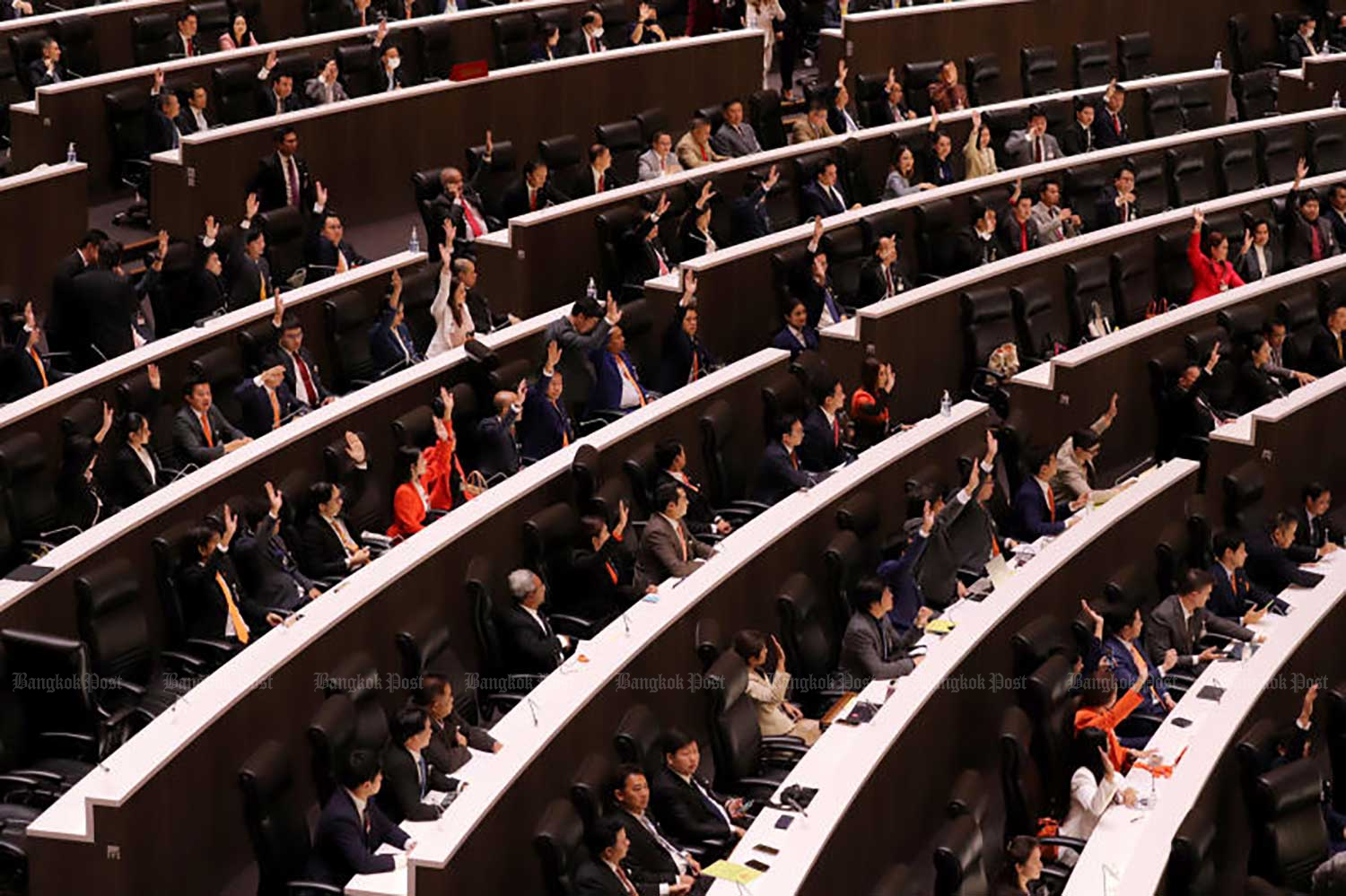 Parliamentarians listen to the debate prior to the prime ministerial vote on Thursday. (Photo: Chanat Katanyu)