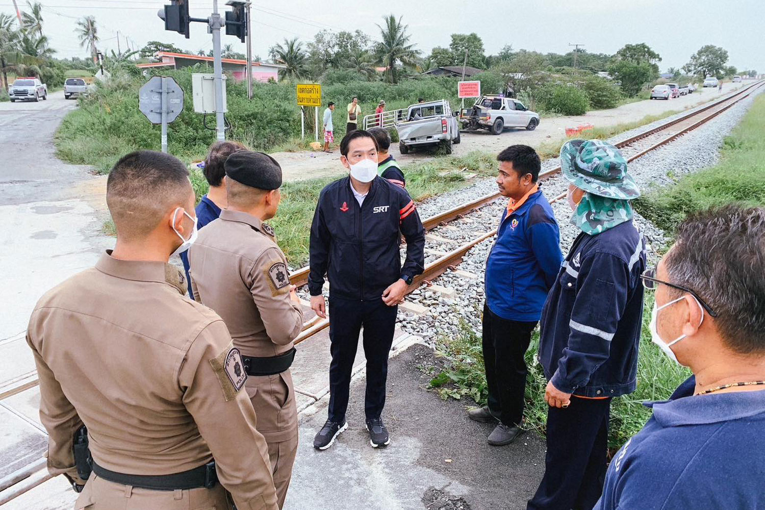 State Railway of Thailand (SRT) governor Nirut Maneephan, centre, inspects the scene of a fatal crash at a railway crossing in Chachoengsao on Aug 4. (Photo: SRT)