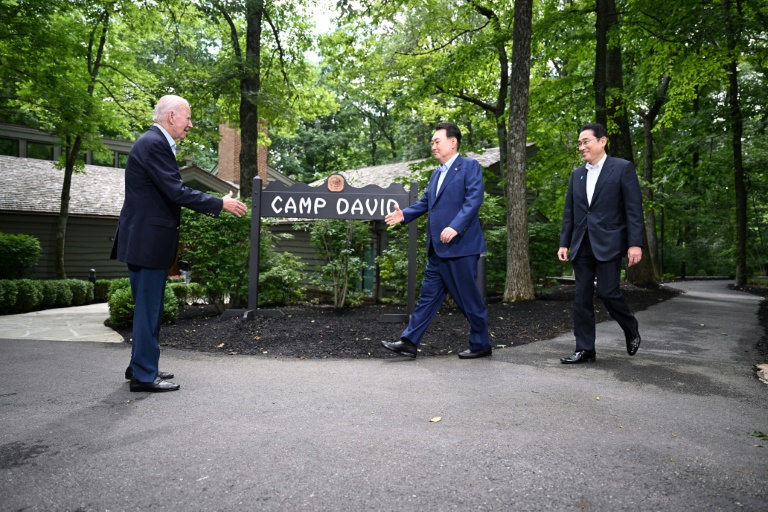 US President Joe Biden (L) welcomes Japanese Prime Minister Fumio Kishida (R), and South Korean President Yoon Suk Yeol to Camp David for a first-of-a-kind summit.