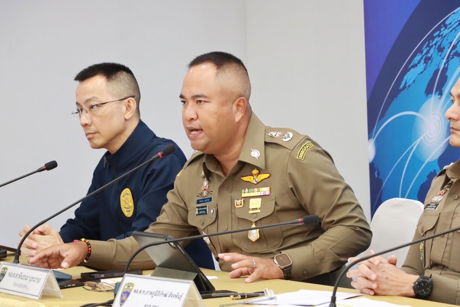 Pol Maj Gen Phanthana Nutchanart, deputy Immigration Bureau commissioner, speaks during a media conference about the arrest of 20 Chinese nationals smuggled into the country from Cambodia over the last few months while en route to Myanmar to work for call-centre gangs. (Photo supplied/ Wassayos Ngamkham)