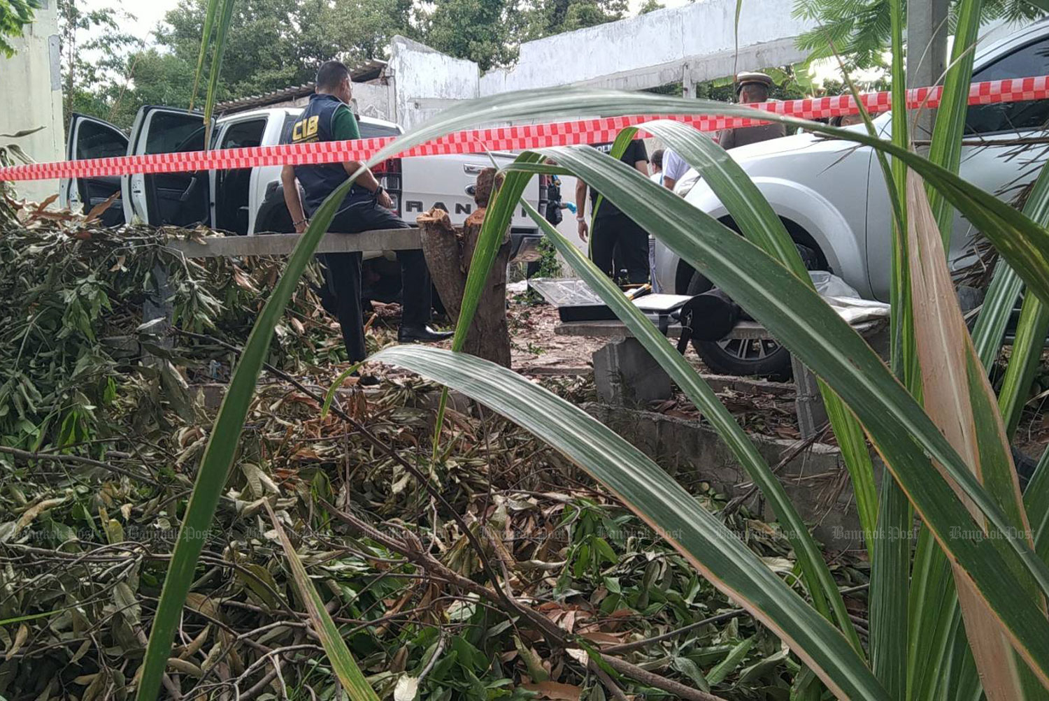 Thananchai Manmak, suspected of killing a highway police officer and wounding another at a party in Nakhon Pathom on Wednesday night, died in an exchange of fire with police hunting for him in Tha Rua district, Kanchanaburi, early on Friday. (Photo: Piyarach Chongcharoen)