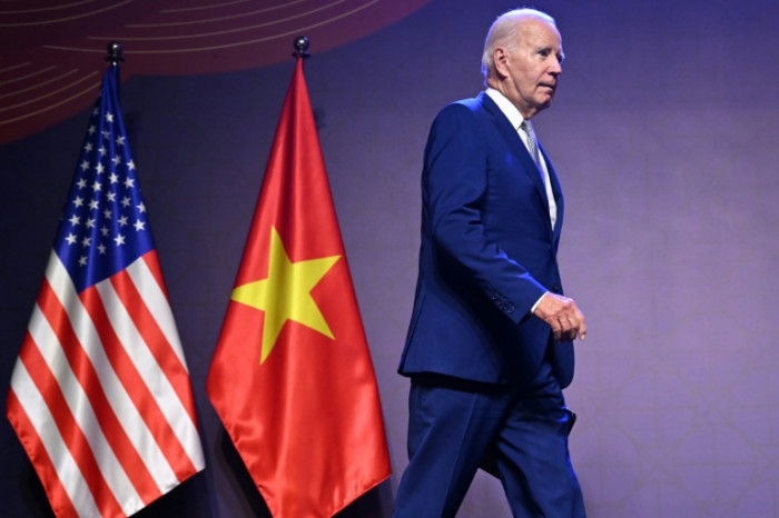 Biden leads US tech execs in Vietnam talks