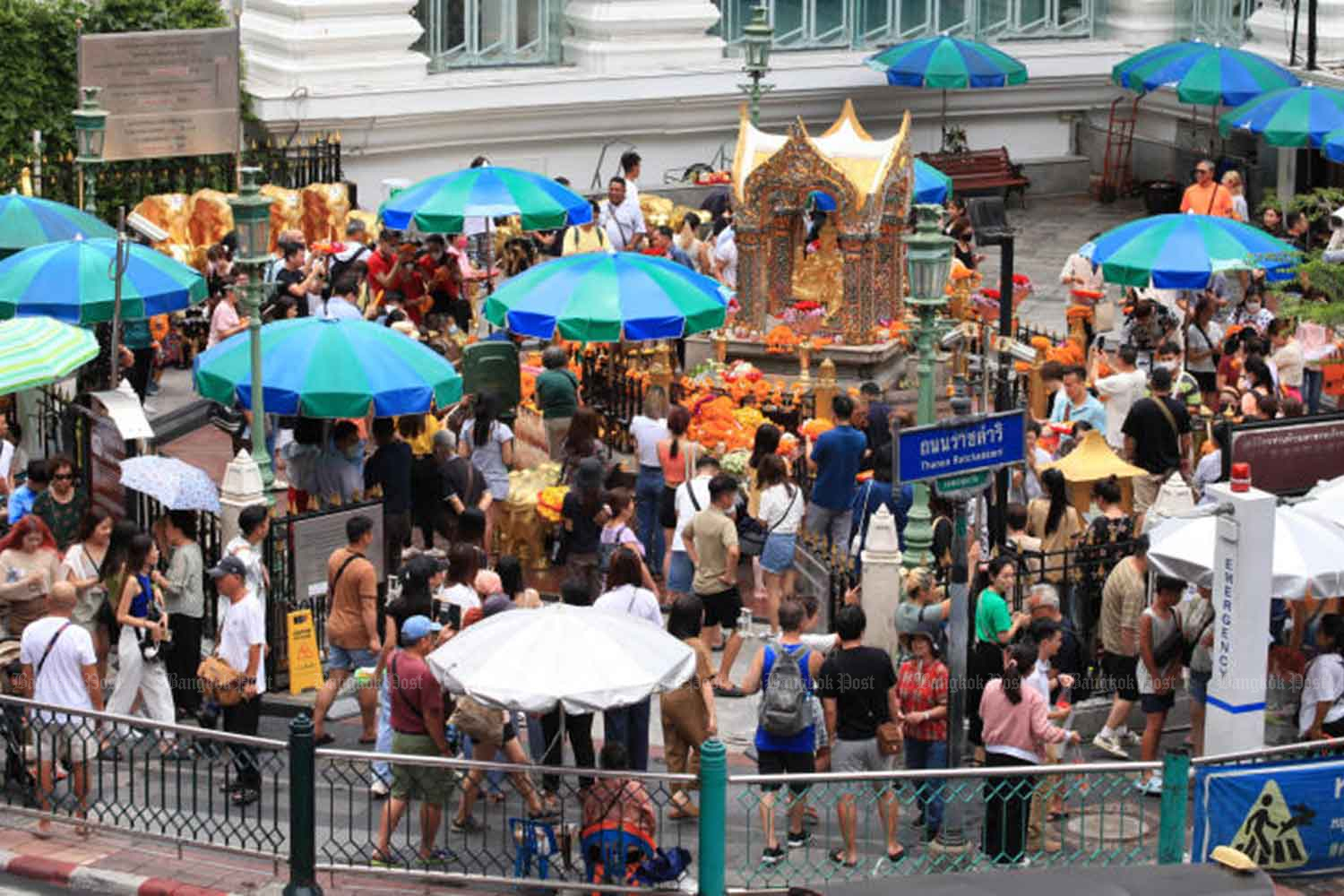 Tourists pack Erawan Shrine at the Ratchaprasong intersection in Bangkok in July. (Photo: Apichart Jinakul)