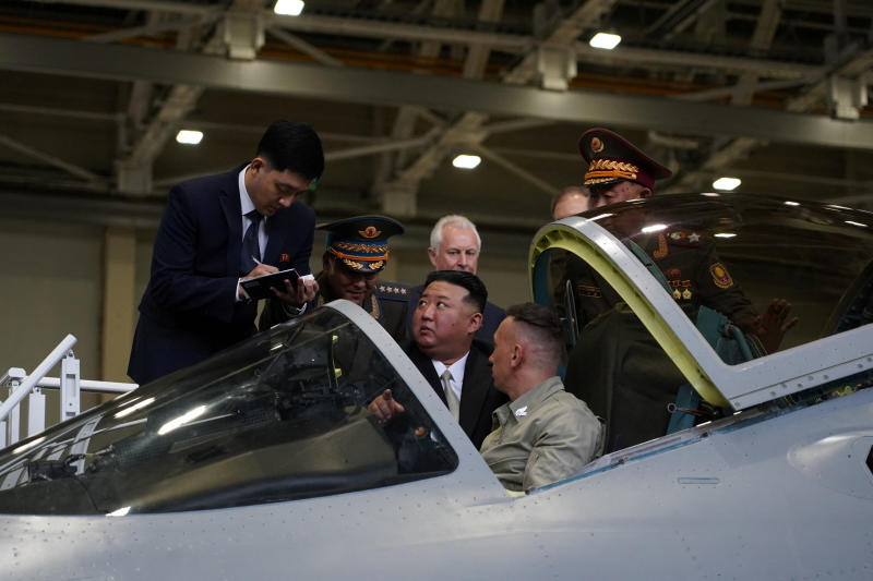 North Korean leader Kim Jong Un visits an aircraft manufacturing plant in the city of Komsomolsk-on-Amur in the Khabarovsk region, Russia, on Friday. (Photo: Reuters)