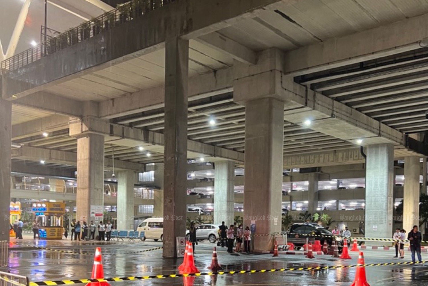 Police cordon off the area below the Phuket airport parking building after a 53-year-old Swiss man jumped from the building to his death on Friday night. (Photo: Achadthaya Chuenniran)