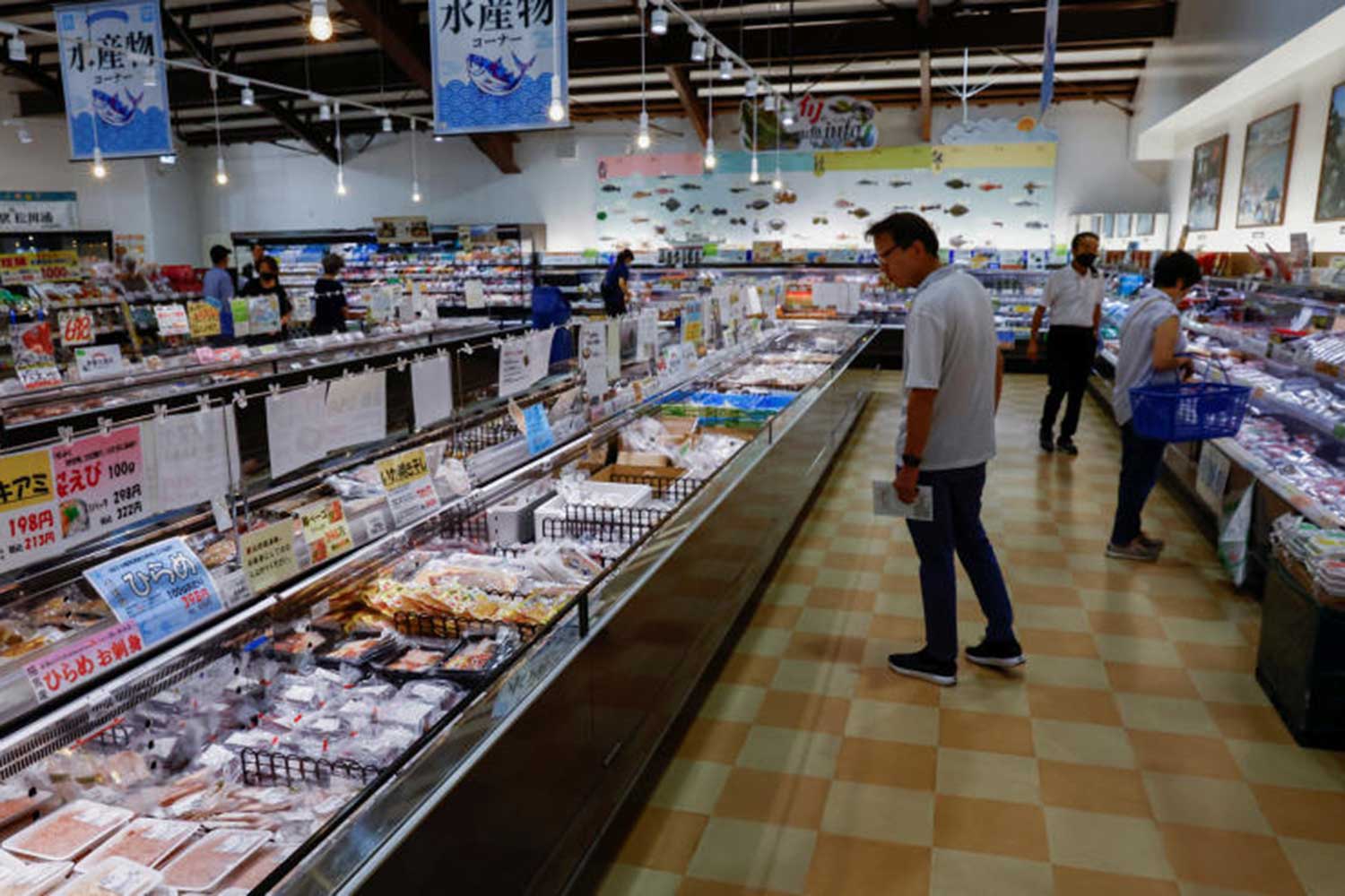 Customers browse locally caught seafood at the Hamanoeki Fish Market and Food Court in Soma, Fukushima Prefecture, Japan, on Aug 31. (Reuters photo)