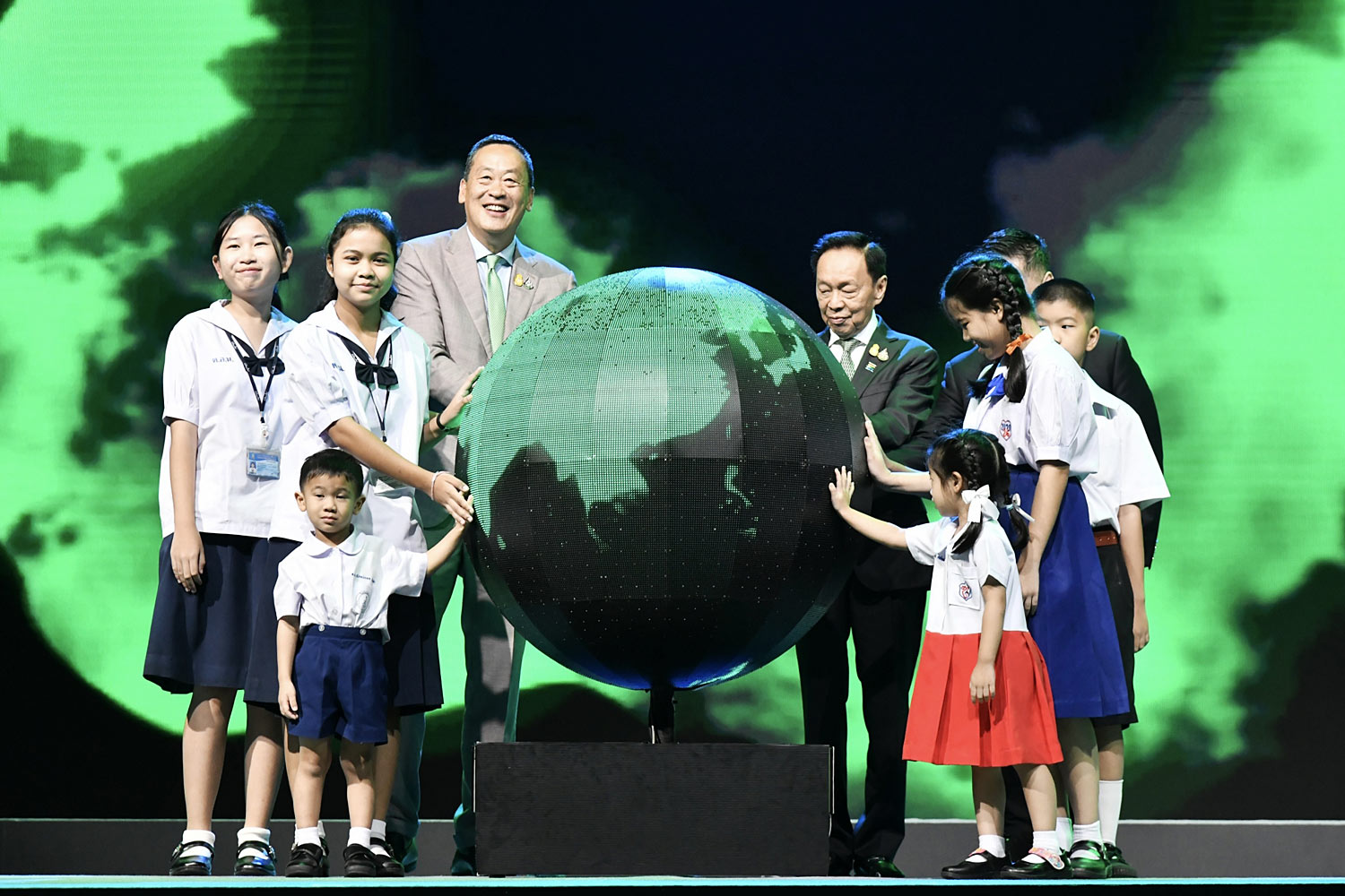 On top of the world: Prime Minister and Finance Minister Srettha Thavisin on Friday presides over the opening of the 2nd Thailand Climate Action Conference (TCAC) at SX Grand Plenary Hall of the Queen Sirikit National Convention Center. Pol Gen Phatcharavat Wongsuwon, centre right, Deputy Prime Minister and Minister of Natural Resources and Enviroment, also attended the event. (Photo: Government House)