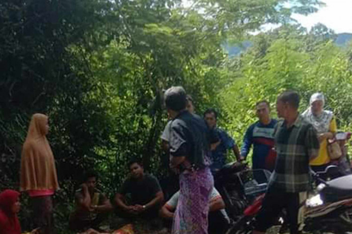 Bangkok Post - Ranger shot dead while lying face down, wife spared