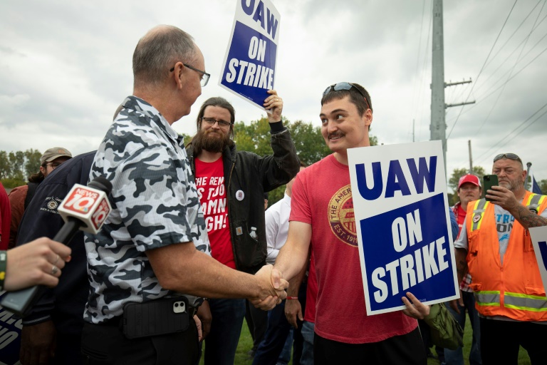 Workers at General Motors approved a tentative agreement following a six-week strike earlier this fall. (Photo: AFP)