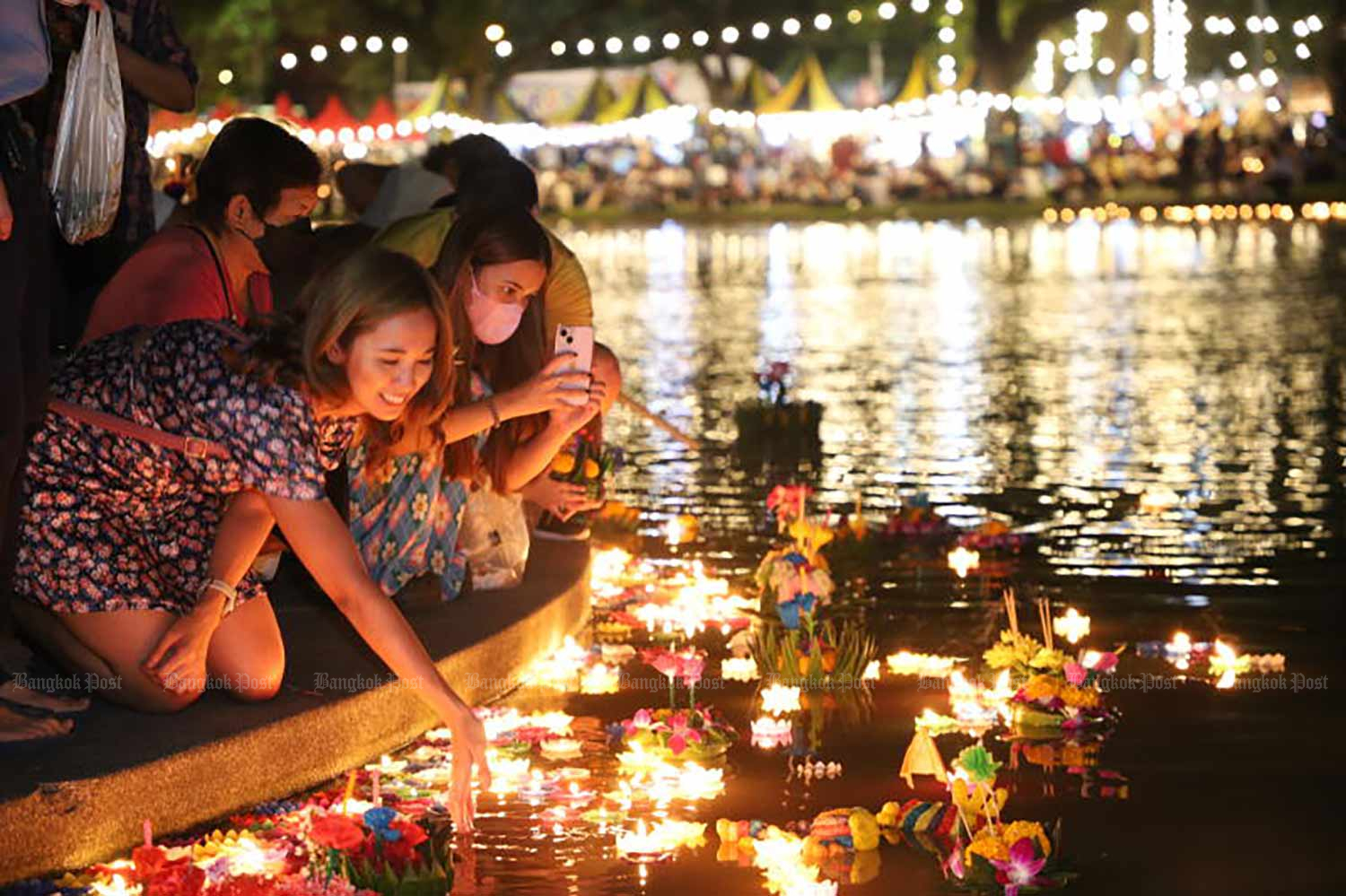 People release their Krathong craft in the lake at Kasetsart University in Bangkok in November last year. (Photo: Pattarapong Chatpattarasill)