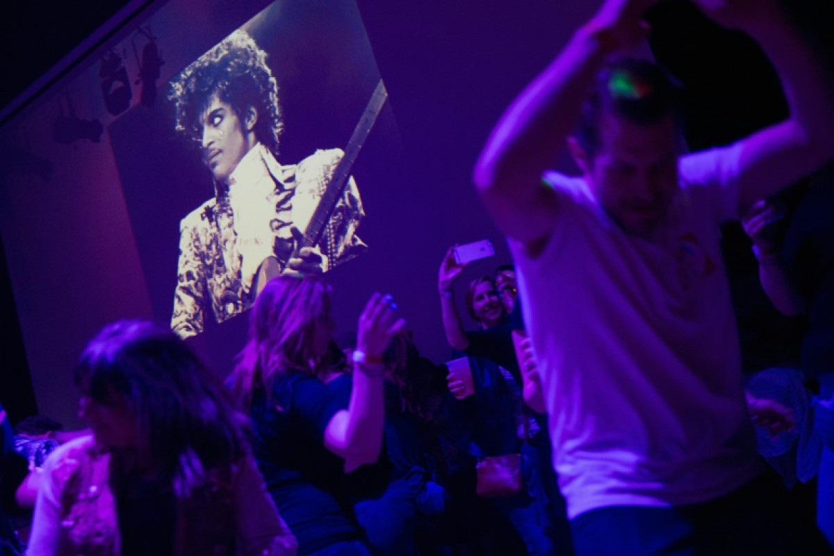 Bangkok Post - Prince's ruffled shirt sells for $33,000