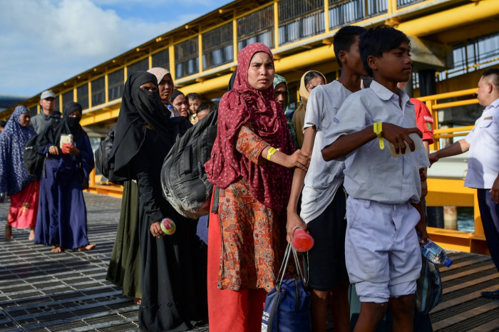 Bangkok Post - UN: Hundreds of refugees adrift in Andaman