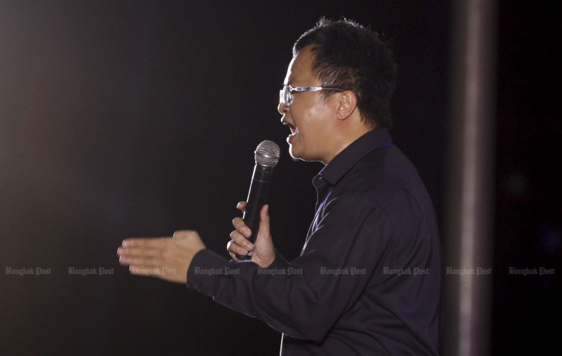 Lawyer Arnon Nampa addresses an anti-government rally at the Lat Phrao intersection in Bangkok in December 2020. (Photo: Pattarapong Chatpattarasill)