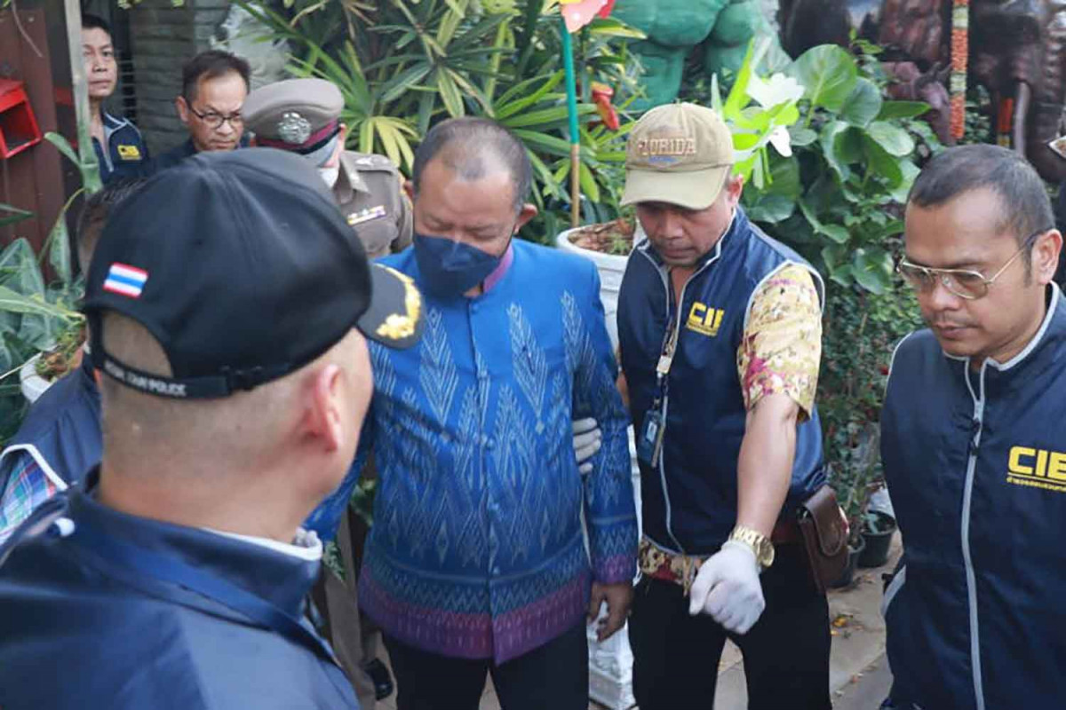 Bangkok Post - Arrest warrants sought for extortion gang suspects