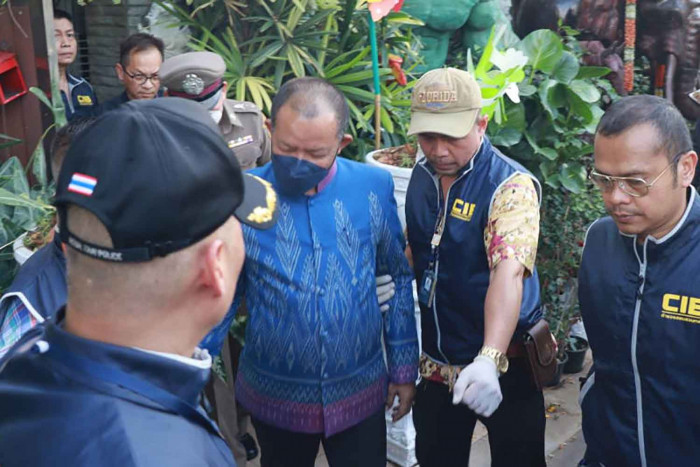 Bangkok Post - Arrest warrants sought for extortion gang suspects
