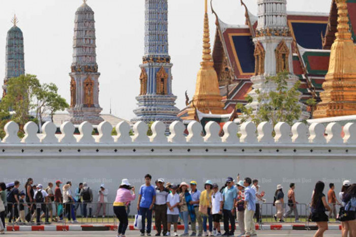 Bangkok Post - Journalist arrested for reporting protest graffiti