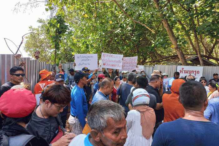 Bangkok Post - Phuket beach road reopens after public outcry