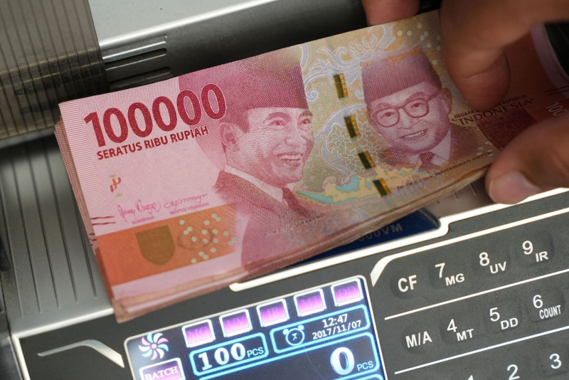 Bangkok Post - Indonesia hikes rate to arrest rupiah slide