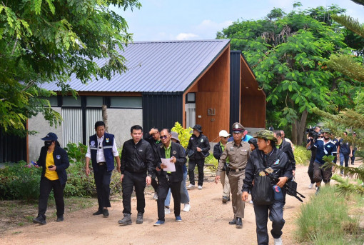 Thanadol Suwannarit, an adviser to Agriculture and Cooperatives Minister Thamanat Prompow, third from left, leads representatives of five agencies to inspect the 100-rai plot of land of Phu Nab Dao Cafe & Glamping in Muak Lek district, Saraburi. (Photo: Ministry of Agriculture and Cooperatives)