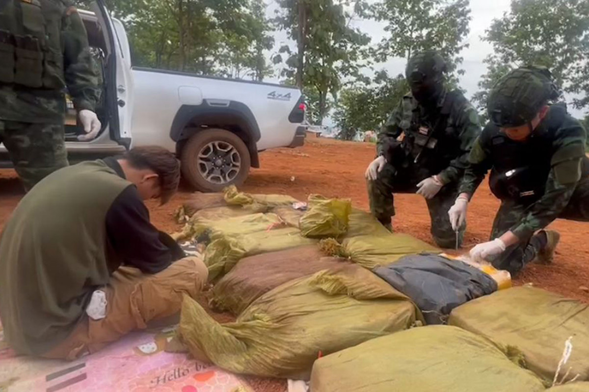 Bangkok Post - Smuggled meth seized after pursuit in Chiang Mai