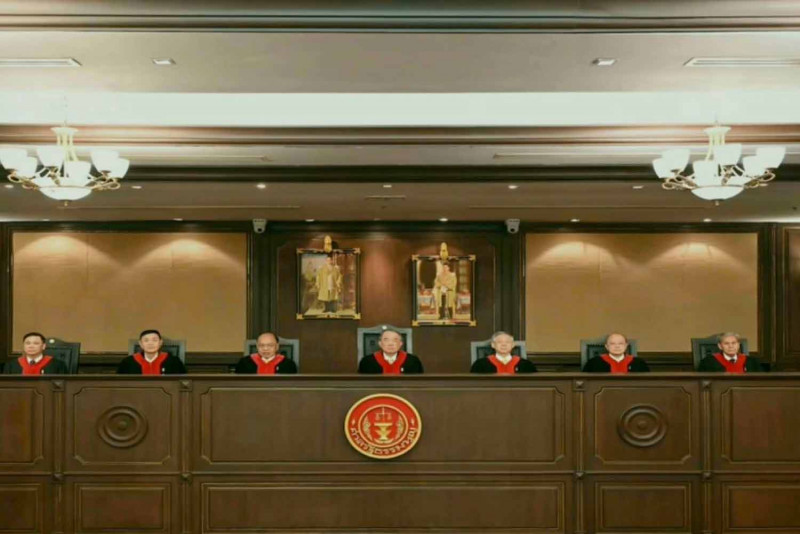 Constitutional Court judges prepare to announce their ruling on the Move Forward Party case on Wednesday. (Screenshot)