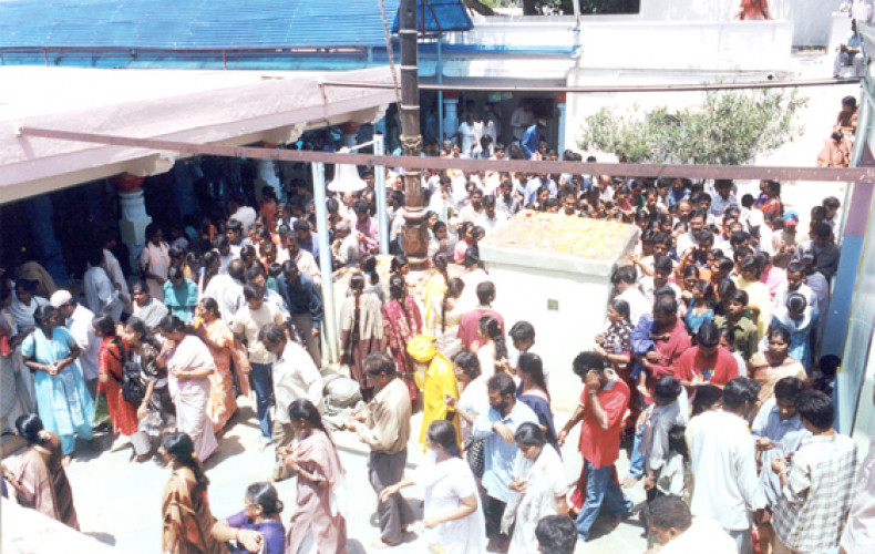 Worshippers throng 'visa temple' in India to pray for successful path to US