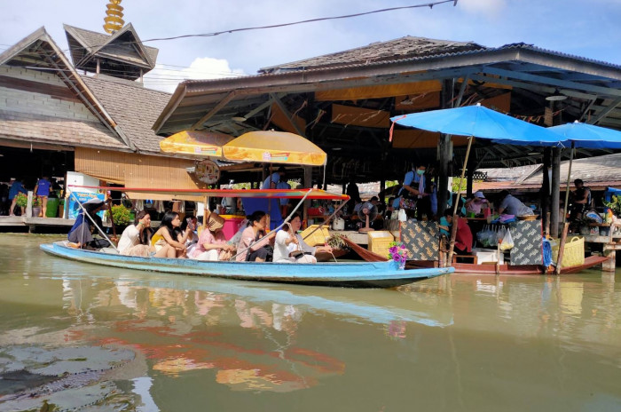 Bangkok Post - Illegal Chinese guide arrested in Pattaya