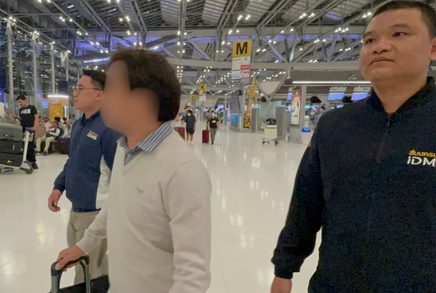 Bangkok Post - Suspect in diamond necklace theft nabbed at airport