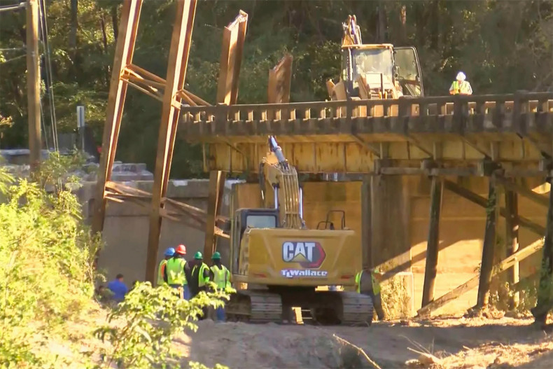 Bangkok Post 3 killed, 4 injured in US bridge collapse