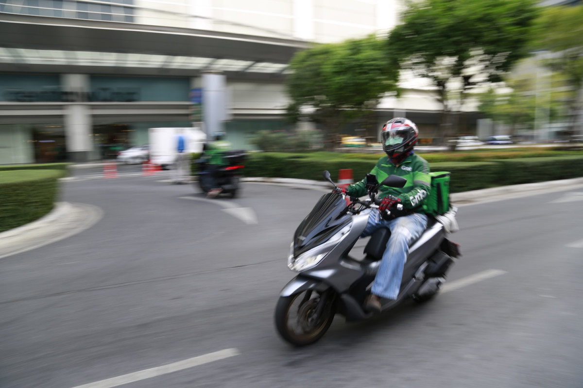 Bangkok Post - Grab lifts forecast as earnings top estimates