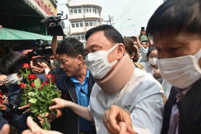 Thaksin Shinawatra wears a face mask and a neck brace while visiting his home province of Chiang Mai on March 15, a month after he was discharged from Police General Hospital. (Photo supplied)