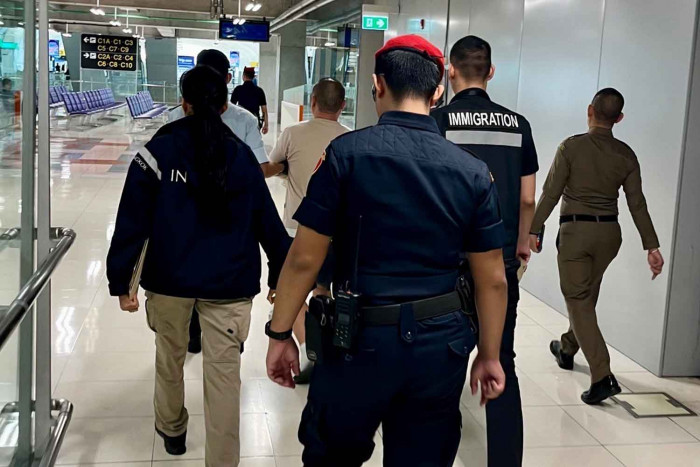 Bangkok Post - Thailand extradites Chinese fugitive in $15m loan scam