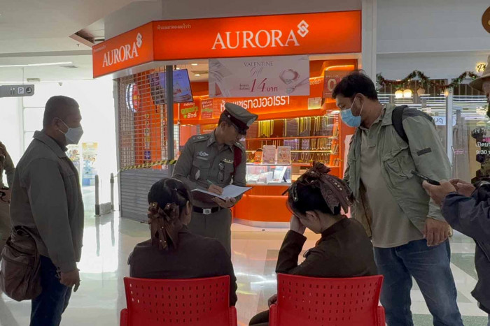 Bangkok Post - B5m gold heist in Pathum Thani mall