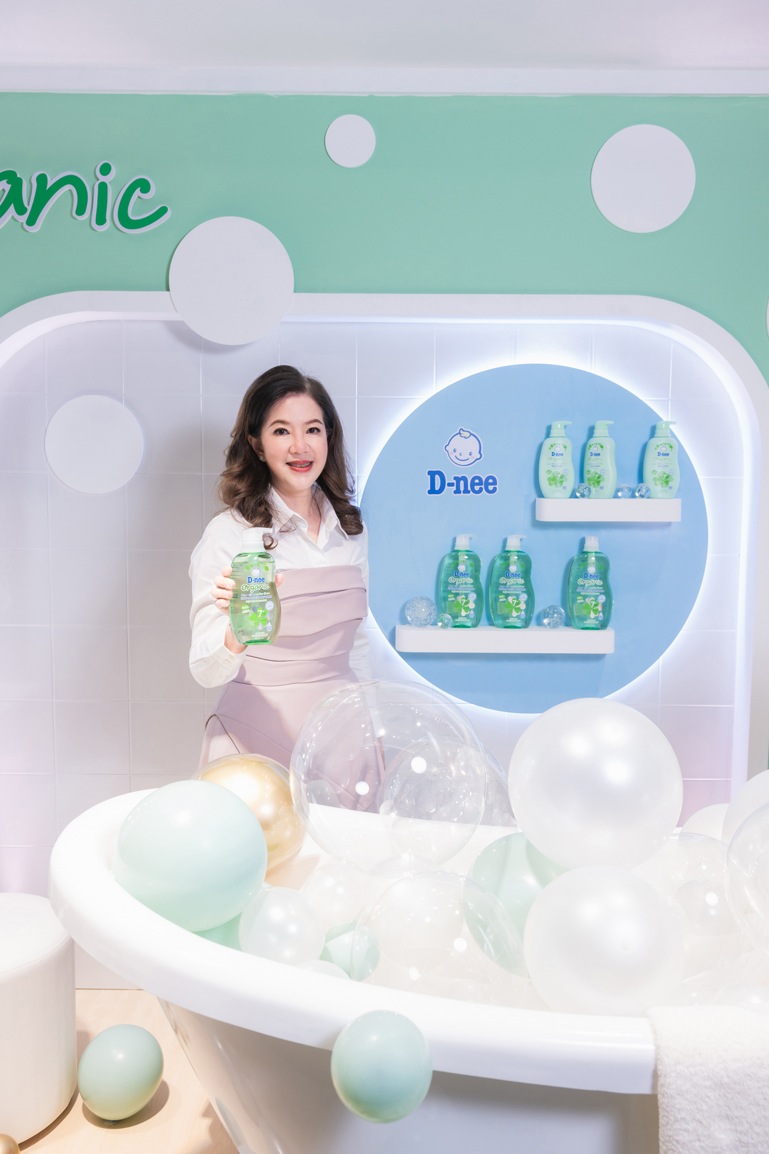 Bangkok Post - D-nee Welcomes Dan, Pattie, and Twins as Brand Ambassadors