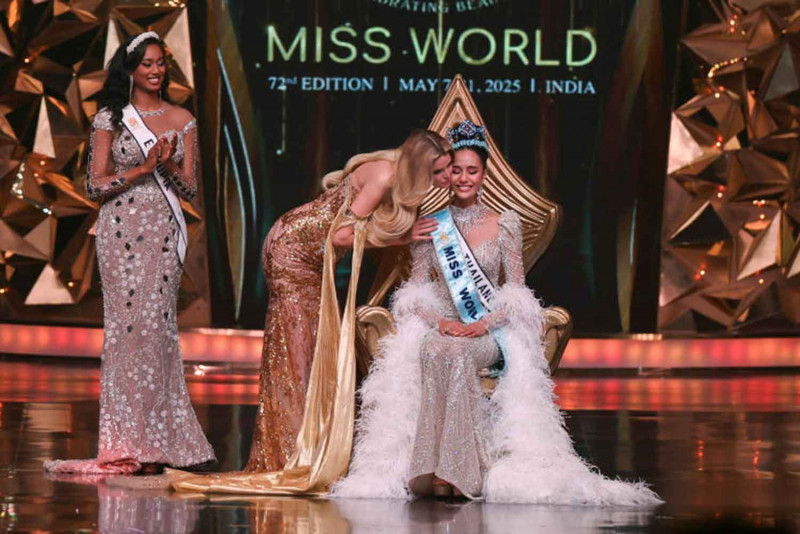 Thailand's Opal Suchata Chuangsri reacts after being crowned Miss World by last year's Miss World winner, Czech Republic's Krystyna Pyszkova, at the 72nd Miss World finale in Hyderabad, India, on Saturday night. (Photo: Reuters)