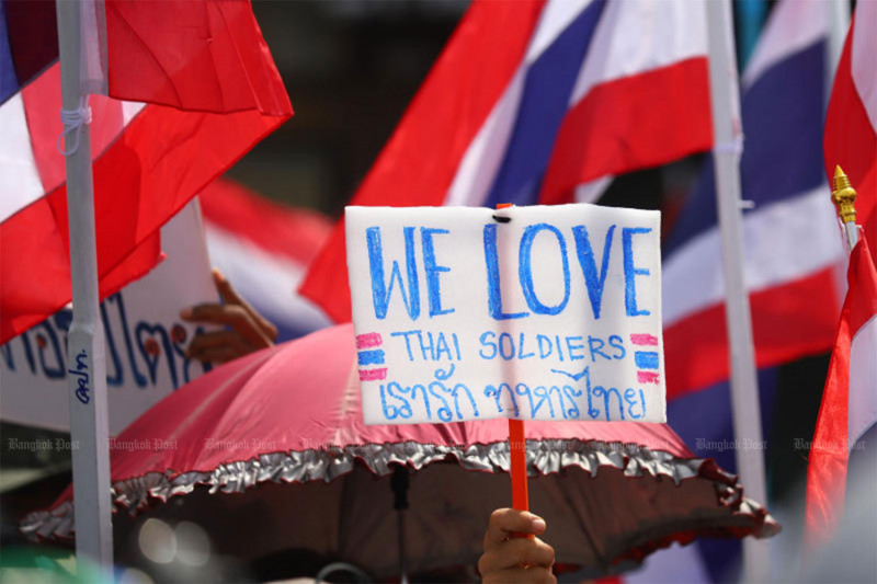 Patriot games: Some of the signs displayed by the Network of Students and People for Reform of Thailand during their rally en route to the Army Headquarters on Ratchadamnoen Road, Bangkok, on Thursday to show support for Thai soldiers amid the border dispute between Thailand and Cambodia (Photo: Nutthawat Wicheanbut)