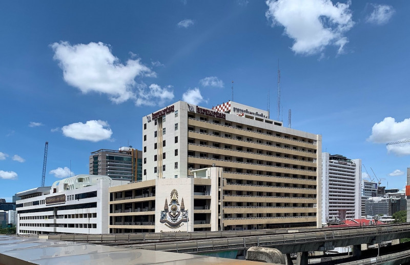 Former prime minister Thaksin Shinawatra spent six months in a VIP suite costing 8,500 baht a night on the 14th floor of Police General Hospital in Bangkok. The billionaire former telecoms tycoon paid all the costs out of his own pocket. (File photo)