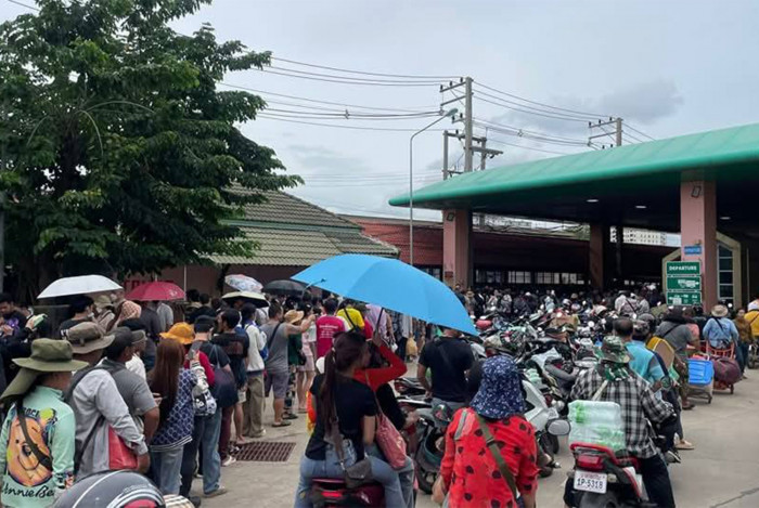 Bangkok Post - Closure rumours prompt chaos at Sa Kaeo border checkpoint