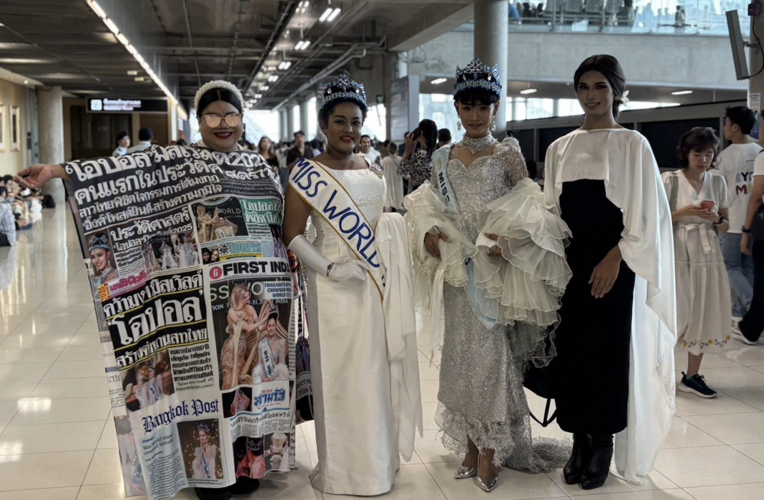 Fans turned out in style to greet Opal at the arrivals terminal of Suvarnabhumi Airport.