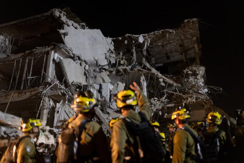 Israeli rescue forces near a building damaged by an Iranian ballistic missile attack in Ramat Gan, Israel, on Friday. (Photo: Bloomberg)