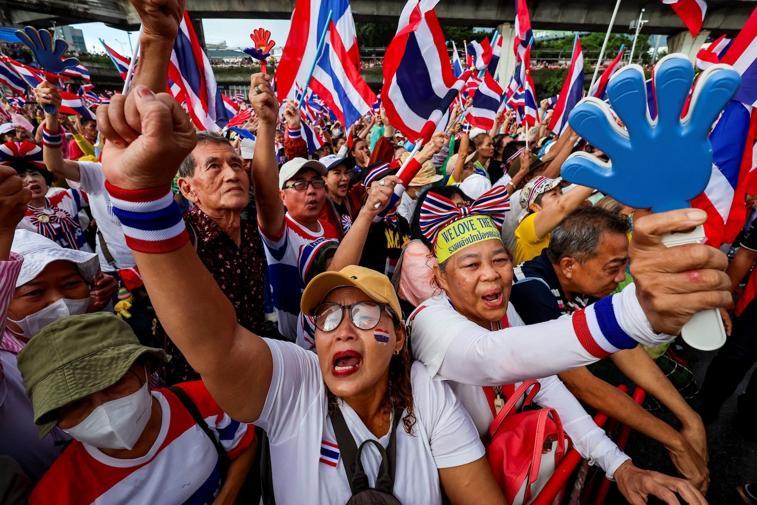 Anti-government demonstrators cheer on speakers at Victory Monument on Saturday. (Photo: Reuters)
