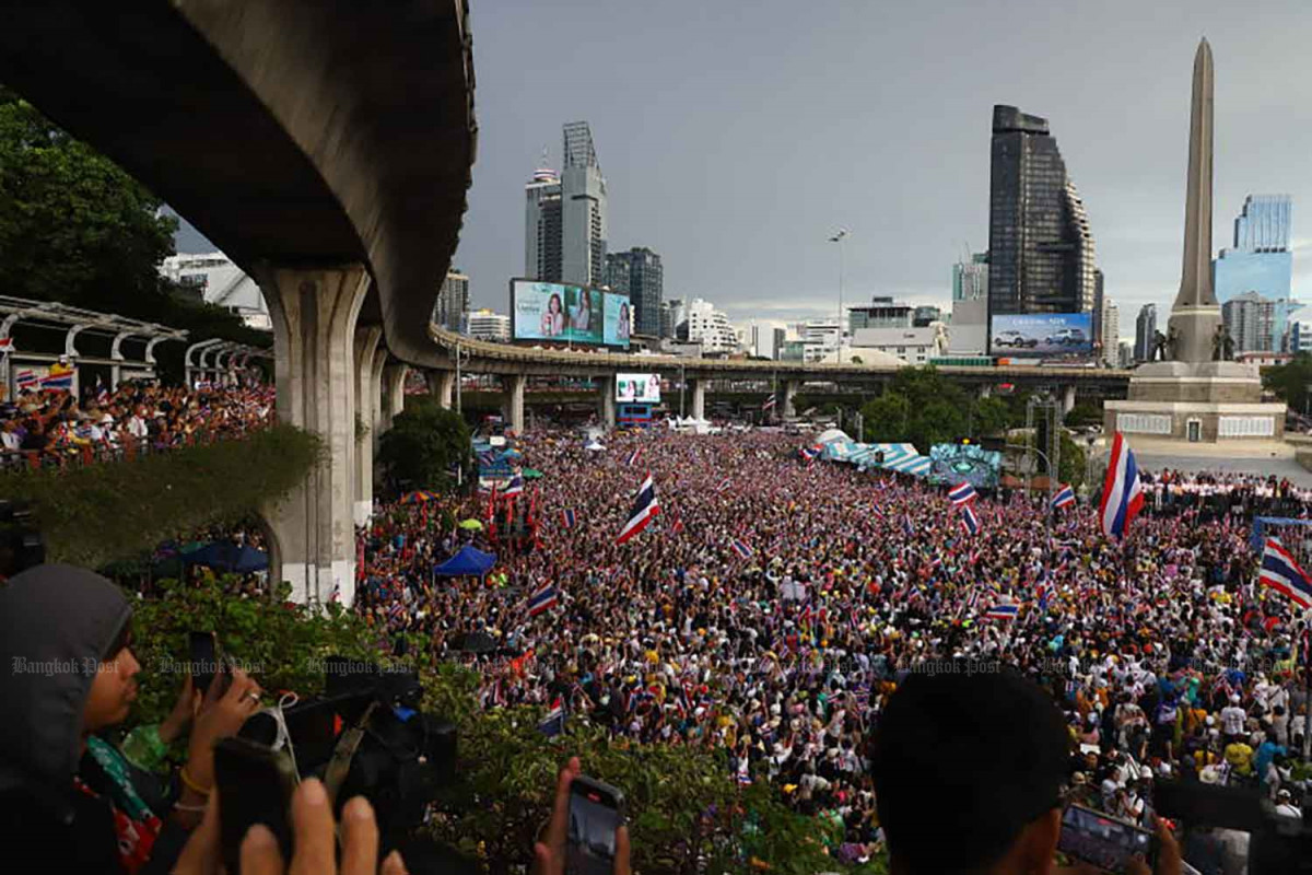 Calls for a new PM grow Bangkok Post Learning - Learn English from News
