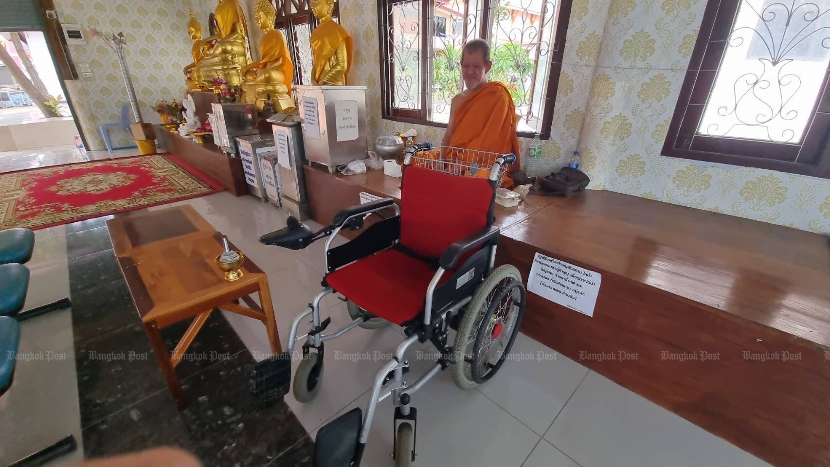 The broken wheelchair (supplied by Wassayos Ngamkham)