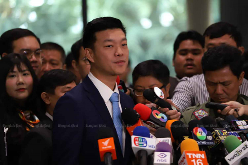 People's Party leader Natthaphong Ruengpanyawut says the party would support an interim administration if it would agree to organise a general election and hold a public referendum on establishing a constitution drafting assembly.