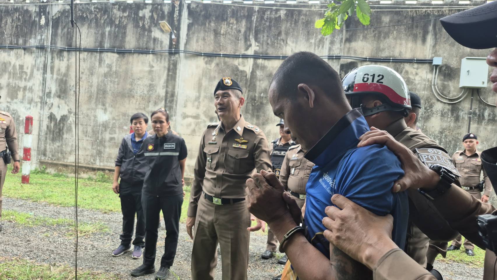 The fugitive during the crime scene construction. (Photo: Surachai Piraksa)