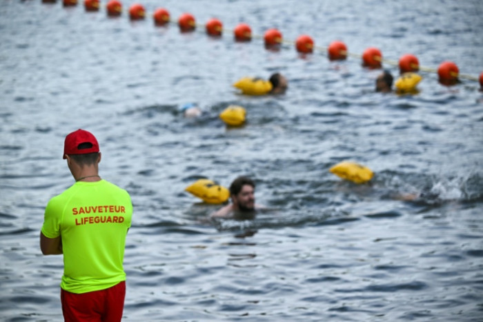 Seine nach jahrhundertelangem Verbot wieder für Pariser Schwimmer geöffnet
