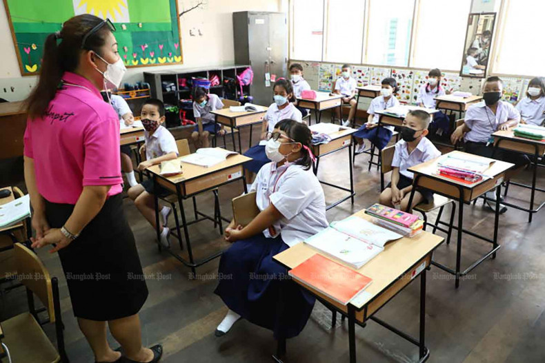 Opposition takes aim at surplus teacher admin plan