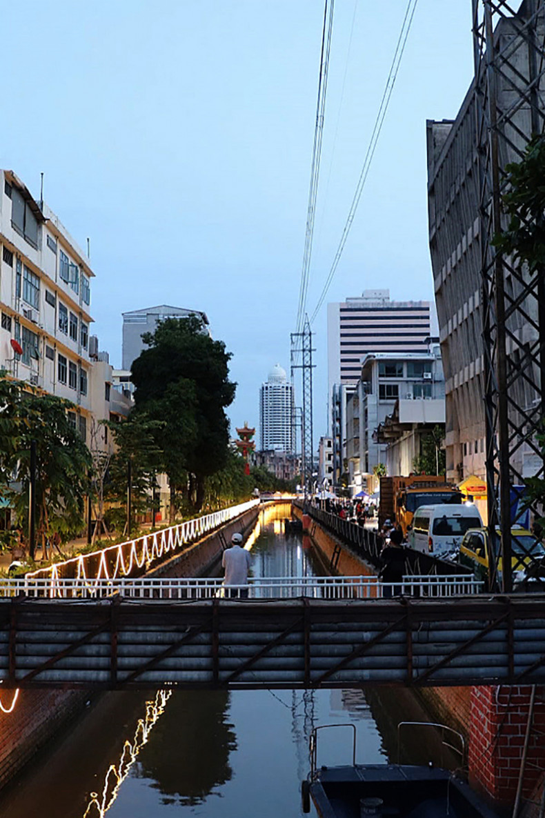 Art of Bangkok along canal