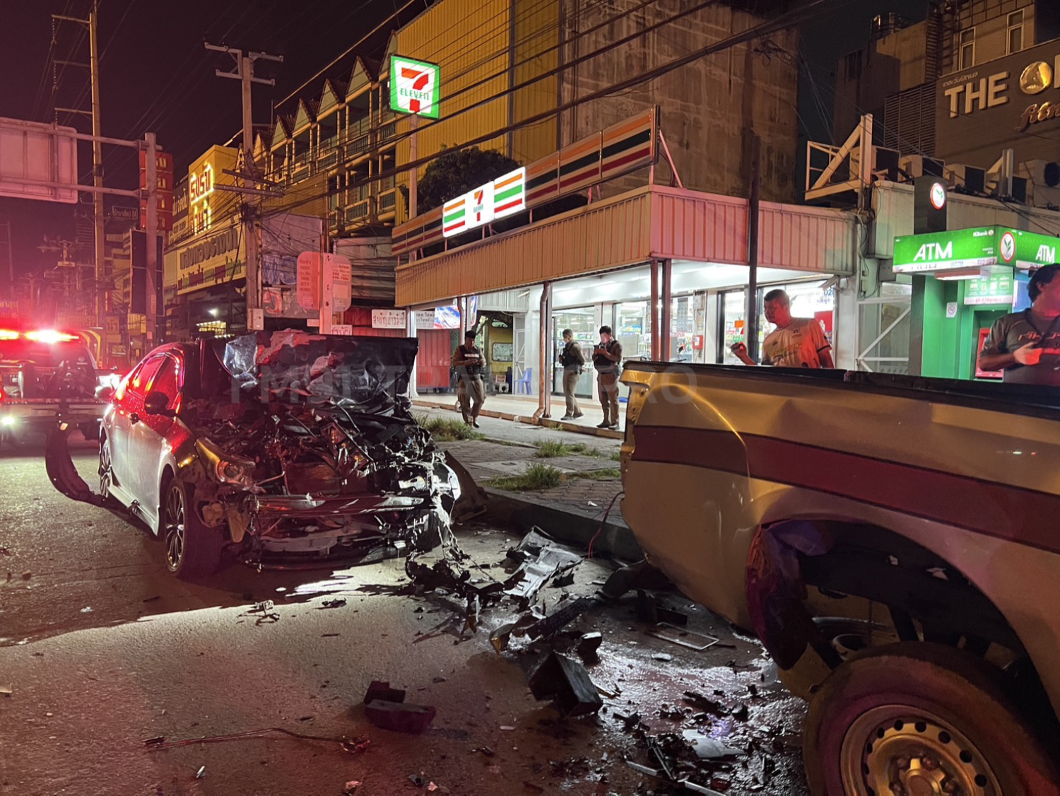 Bangkok Post - Drunk driver crashes into police car, injuring 2
