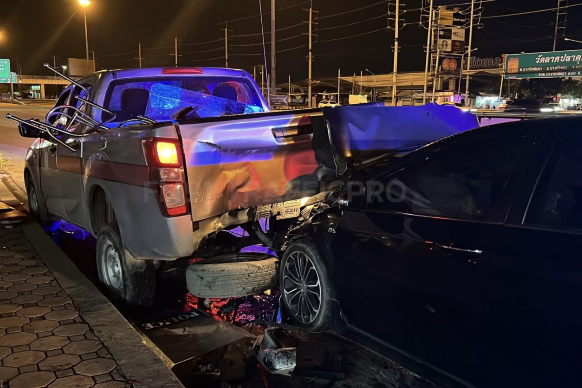 Bangkok Post Drunk Driver Crashes Into Police Car Injuring 2